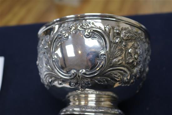 An Edwardian silver rose bowl, Charles Stuart Harris & Sons, London, 1904, 8.5 oz.